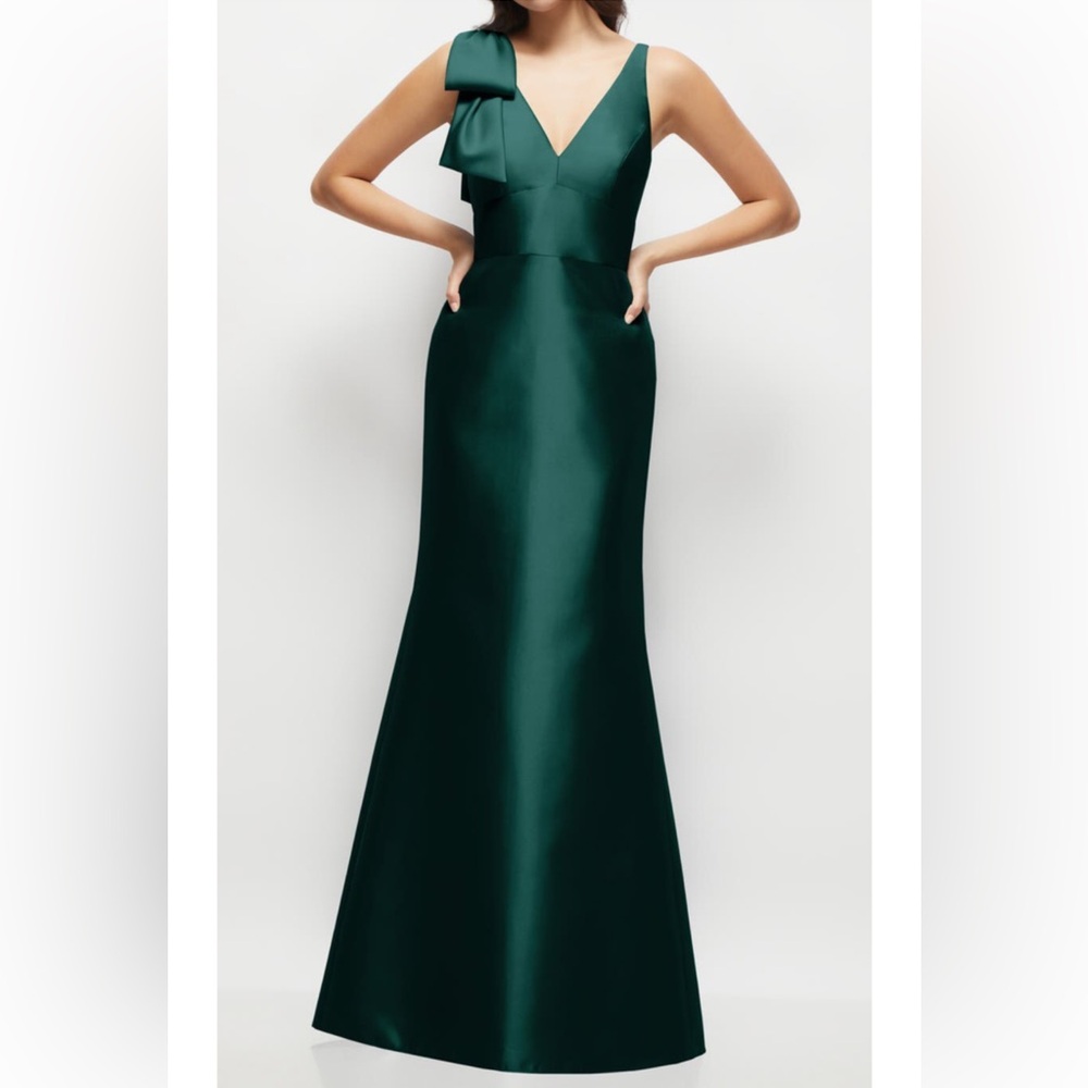ALFRED SUNG Emerald Green Satin V-Neck Maxi Gown with Shoulder Bow